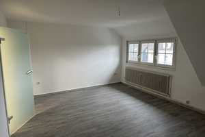Ansprechende und modernisierte 2-Zimmer-Dachgeschosswohnung in Remscheid – Honsberger Str. 31, 42857 Remscheid – Vorschaubild 1