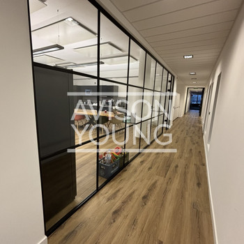 Direkt einziehen möglich. Top ausgestattete Fläche.