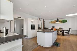 Altbau trifft Moderne - attraktive 4-Zimmer-Wohnung in denkmalgeschütztem Haus in zentraler Lage – Die vollständige Adresse der Immobilie erhältst du vom Anbieter., 76133 Südweststadt, Karlsruhe – Vorschaubild 2