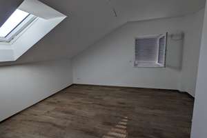 Moderne Dachgeschosswohnung  – In den Waldgärten 24, 60488 Hausen, Frankfurt am Main – Vorschaubild 2