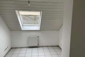 Gepflegte 4-Raum-DG-Wohnung mit Balkon in Paderborn – Ansgarstraße 10a, 33098 Kernstadt, Paderborn – Vorschaubild 3