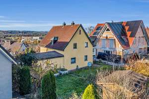 Ravensburg-Sonnenbüchel
Renovierungsbedürftiges Einfamilienhaus in familienfreundlicher Wohnlage – Die vollständige Adresse der Immobilie erhältst du vom Anbieter., 88212 Ravensburg – Vorschaubild 5