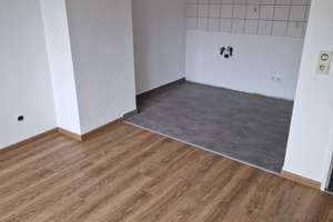 Frisch renovierte 2 Zimmer Wohnung mit 2 Balkonen