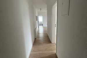 Schöne helle Wohnung mit drei Zimmern in Stuttgart Bad Cannstatt – Waiblingerstraße ..., 70372 Stuttgart – Vorschaubild 2