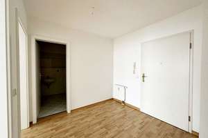 "Renditestarke 2-Zimmer-Wohnung mit Balkon, Tiefgaragenstellplatz und Aufzug in TOP-Lage" – Arthur-Bretschneider-Straße 15, 9113 Schloßchemnitz, Chemnitz – Vorschaubild 3