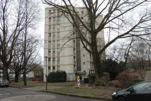 RENOVIERTE 3-ZI.-WOHNUNG IM 2. OBERGESCHOSS M. AUFZUG U. BALKON IN RUHIGER LAGE VON KR.-GARTENSTADT – Stettiner Straße 27, 47829 Krefeld – Vorschaubild 1