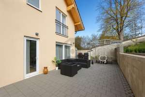 VIEL PLATZ MIT KLEINEM GARTEN + 3 KFZ-STELLPLÄTZEN