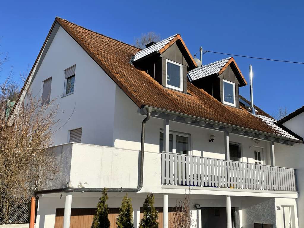 Immobilie in Bonstetten - Saniertes Zweifamilienhaus mit 3 Garagen & Terrassen – voll vermietet, attraktive Kapitalanlage - Bild 0