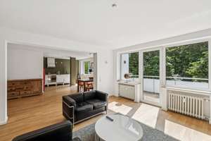 Top Lage: Exklusive 3,5 Zi.-Wohnung mit hochwertiger EBK, 2 Bädern u. Sonnenbalkon 