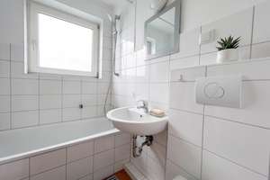 Ansprechende 3-Zi.-Wohnung mit Balkon im besonders begehrten Stadtteil Schwachhausen – Die vollständige Adresse der Immobilie erhältst du vom Anbieter., 28213 Riensberg, Bremen – Vorschaubild 5