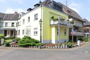 Schöne Wohnung in ruhiger Grünlage, viele Parkplätze.