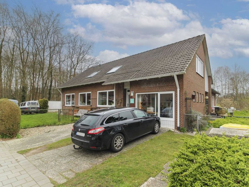 Haus mit Einliegerwohnung kaufen in Kiel ImmoScout24