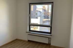 Ganz oben: : schöne  renovierte 3 Zimmer Whg. mit Essdiele und Südterrasse – Karl-Witthalm-Str. 25, 81375 Neuhadern, München – Vorschaubild 9