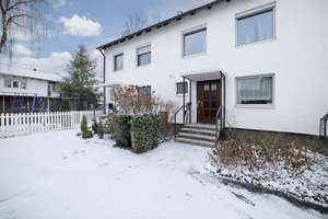 Endlich genug Zimmer! Reihenmittelhaus für große Pläne & kleine Füße – Die vollständige Adresse der Immobilie erhältst du vom Anbieter., 81825 Gartenstadt Trudering, München – Vorschaubild 1