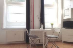 Helles Altbau-Apartment mit ruhigem Innenhof in unmittelbarer Nähe zu Prenzlauer Berg