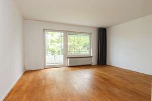 2,5-Zimmer-Wohnung mit großem Balkon und Blick ins Grüne – Bernaysstraße 6, 80937 Am Hart, München – Vorschaubild 2