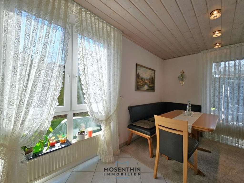 Immobilie in Deizisau - Ein besonders schönes Reiheneckhaus zum Wohlfühlen! Sonnig, kleiner Garten, Terrasse, EBK, Garage! - Bild 1