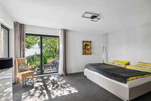 Luxuriöses Architektenhaus mit Spa-Bereich und Parkgrundstück im Rheingau-Taunus – Rheingau-Taunus-Kreis – Vorschaubild 17