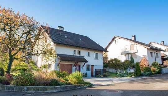 Bild von Einfamilienhaus mit viel Platz: Garage & großes Grundstück