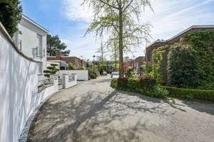 Großzügige 2-Zimmer-Wohnung mit Süd-Loggia, Balkon und Stellplatz in beliebter Lage von Düsseldorf – Die vollständige Adresse der Immobilie erhältst du vom Anbieter., 40470 Mörsenbroich, Düsseldorf – Vorschaubild 2