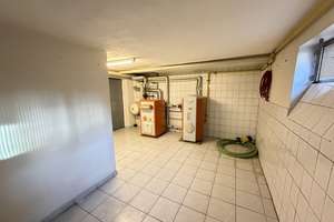 Gepflegtes Zweifamilienhaus mit großem Garten + Wintergarten und drei Garagen-Stellplätzen – Die vollständige Adresse der Immobilie erhältst du vom Anbieter., 90765 Sack, Braunsbach, Bislohe, Steinach, Fürth – Vorschaubild 37