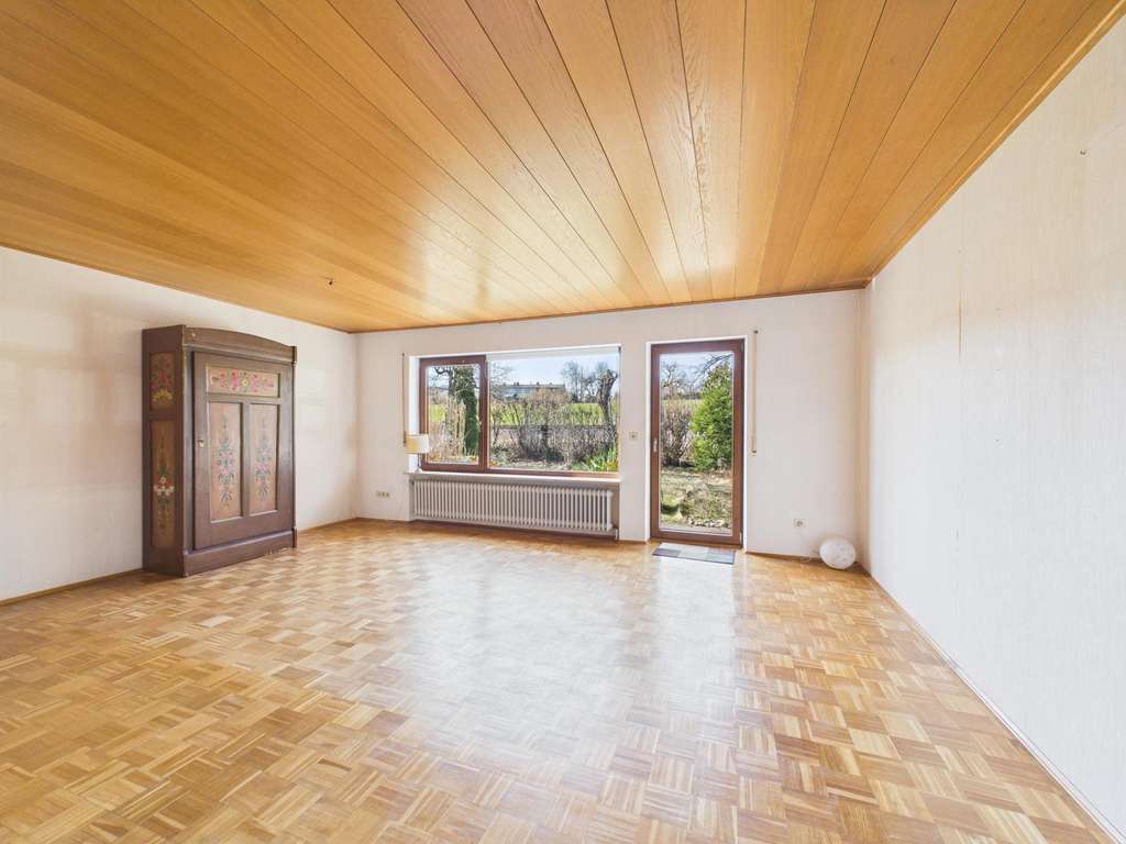 Immobilie in Grafing bei München - Charmantes Reihenendhaus mit großem Platzangebot, Studio im Dachgeschoss & viel Potential - Bild 2