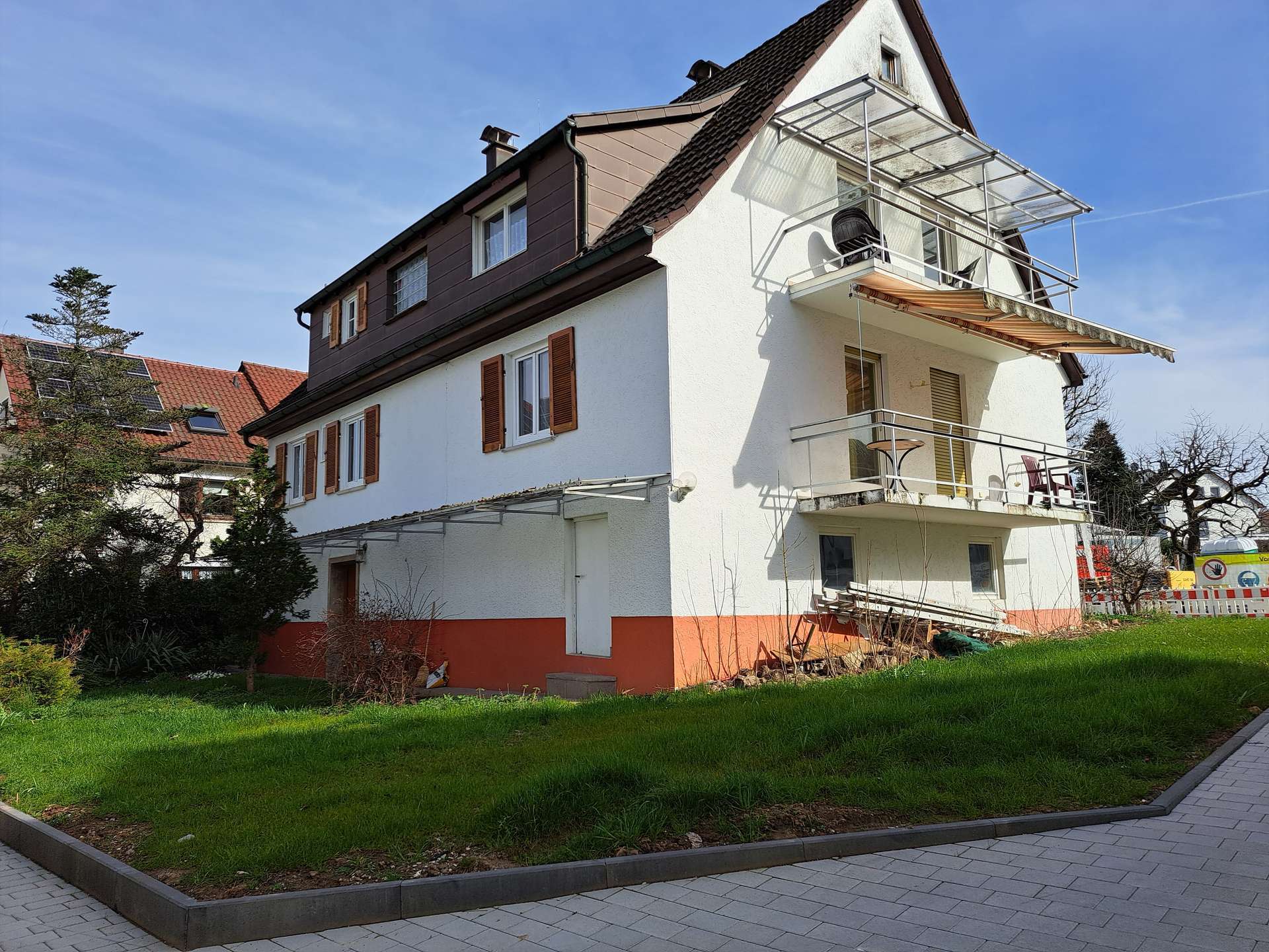 Sanierungsbedürftiges Zweifamilienhaus in begehrter Lage, Esslingen Kreis – Bild 3