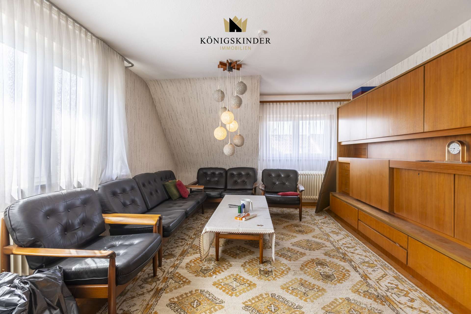 Immobilie in Renningen - Charmantes Zweifamilienhaus mit großem Garten und Potenzial in ruhiger Lage von Renningen-Malmsheim - Bild 0