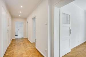 Privatgarten und Altbau-Ambiente: Charmante 3-Zimmer-Wohnung am Schlosskanal – Die vollständige Adresse der Immobilie erhältst du vom Anbieter., 80638 Nymphenburg, München – Vorschaubild 5