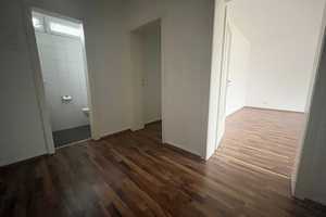 Großzügige 4-Zimmer-Wohnung mit Balkon im EG! – Jacobsallee 4, 45239 Essen – Vorschaubild 2
