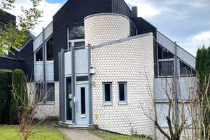 Originelle Architektur: Attraktives Zweifamilienhaus auf Eigentumsgrundstück in GÖ-Nikolausberg ! – Göttingen (Kreis) – Vorschaubild 1