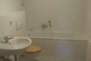 Schöne individuelle 2 Zimmerwohnung mit Parkett, offener Küche und Bad mit Wanne im Hechtviertel – Die vollständige Adresse der Immobilie erhältst du vom Anbieter., 1097 Leipziger Vorstadt, Dresden – Vorschaubild 12