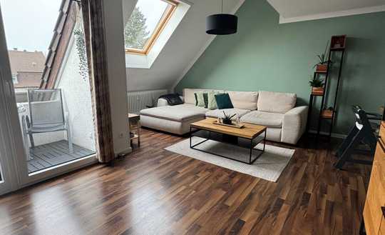 Stilvolle Dachgeschosswohnung mit außergewöhnlichem Raumgefühl in Mannheim-Neckarau