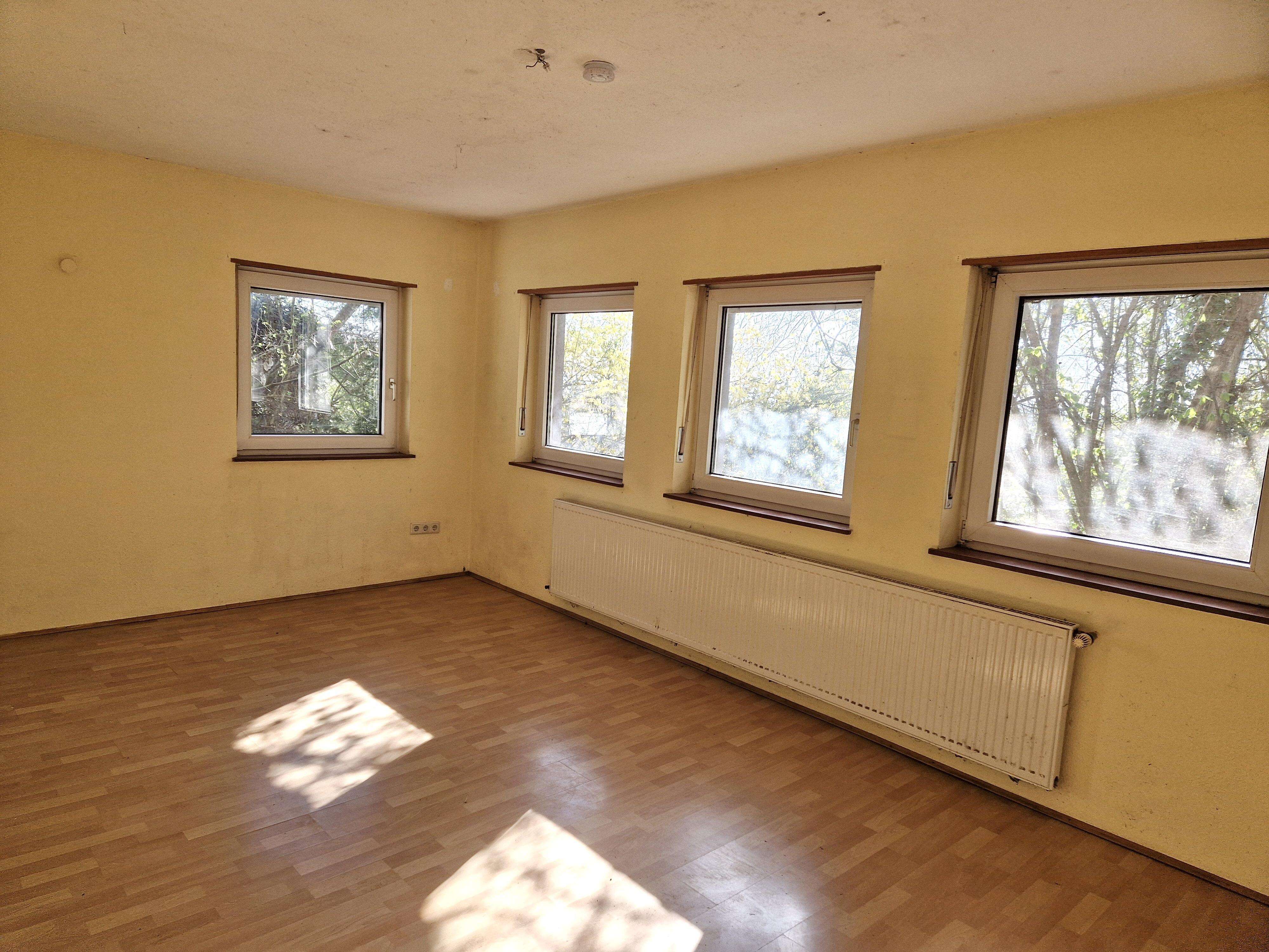 Immobilie in Neuleiningen - Wohnen mit Weitblick: Haus auf 1.900 m² Grundstück in Neuleiningen - Bild 1