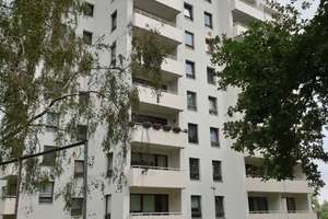 Kapitalanlage, helle 2-Zimmer Wohnung im 4. OG mit Balkon in Pinneberg, ohne Makler.