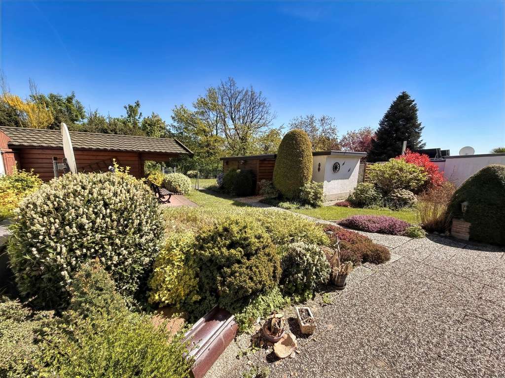 Immobilie in Hiddenhausen - Hiddenhausen - Gemütliches EFH mit üppigem Garten - Bild 2