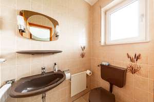 Frankfurt-Berkersheim: Familienfreundliches Reihenmittelhaus mit ca. 175 m² Wohnfläche und Garage – 60435 Berkersheim, Frankfurt am Main – Vorschaubild 7