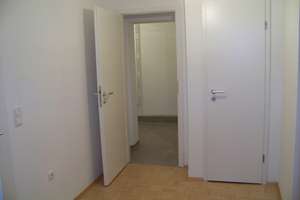 Großzügige moderne 2-Raum-Wohnung + Wohnung, Bad und Küche in 2014 neu + ruhig und zentral gelegen – Heidbergweg 49, 45257 Kupferdreh, Essen – Vorschaubild 2