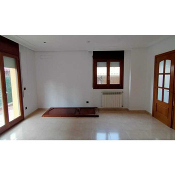 OLOT HAUS ZU VERKAUFEN 3 SCHLAFZIMMER 3 BADEZIMMER GARAGE BAUJAHR 2004 MIT 100% FINANZIERUNG DES PRE