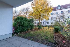 Terrasse mit eigenem Garten, Tageslichtbad, Einbauküche, etc. Wohlfühlen in Seidnitz. – Suttnerstraße 14, 1237 Seidnitz/Dobritz, Dresden – Vorschaubild 2