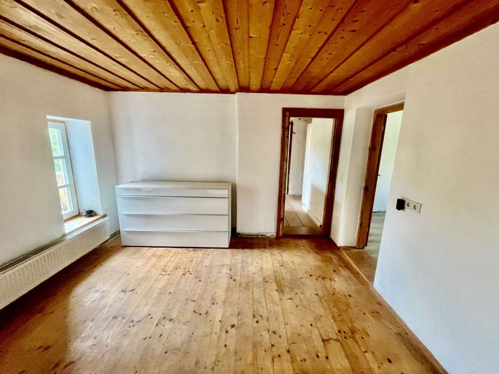 Immobilie in Stubenberg - Wohnen im Grünen! 
Landhaus mit 6 Zimmern und großem Grundstück nahe Simbach am Inn - Bild 4