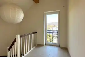 Modernisiertes & luxuriöses Haus mit 2 Wohneinheiten, 2 Einbauküchen, Kamin und Fernblick – Main-Taunus-Kreis – Vorschaubild 7
