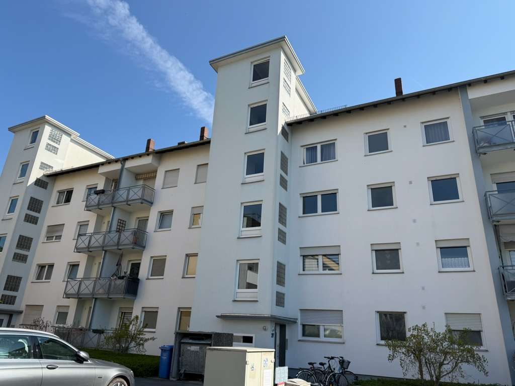 Immobilie in Bickenbach - Nach Vollsanierung - Modernes Wohlfühl - Dachgeschoss mit kleiner Dachterrasse und Melibokusblick - Bild 1