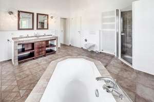 Mediterrane Villa mit Außen-Pool, Fitness-Pavillon und Doppelgarage – Die vollständige Adresse der Immobilie erhältst du vom Anbieter., 94060 Pocking – Vorschaubild 15