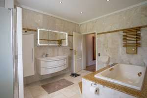 Exklusiver Wohnbereich einer luxuriösen Villa.  – Wassenberger Straße 10B, 52525 Heinsberg – Vorschaubild 7