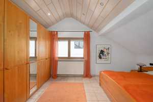 *Reserviert* - Gepflegtes Zweifamilienhaus mit tollem Ausblick, Doppelgarage und Garten! – Enzkreis – Vorschaubild 12
