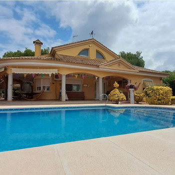 GROSSE VILLA BETERA