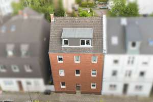 Gepflegtes Mehrfamilienhaus in zentraler Lage von Buer mit Mietsteigerungspotenzial