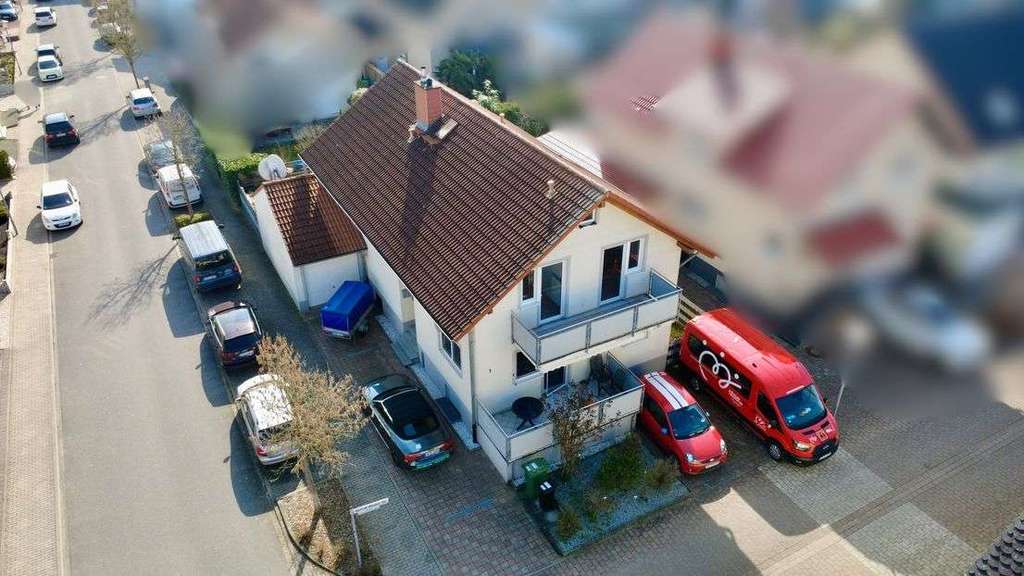 Immobilie in Graben-Neudorf - Gepflegtes Zweifamilienhaus mit Garten, Garage und 4 Stellplätze in Graben-Neudorf - Bild 0