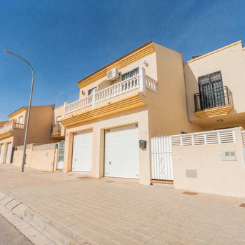 SAN ISIDRO Großes Familien-Duplex mit 106 m2, 2 Terrassen (eine davon ca. 30 m2, die andere ca. 8 m2